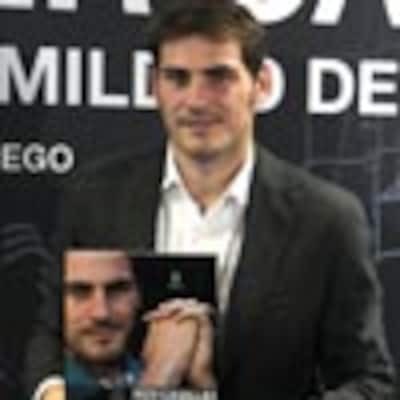 La madre de Iker Casillas, emocionada en la presentación del libro sobre la vida de su hijo: 'Siempre le aconsejé que no perdiese su humildad'