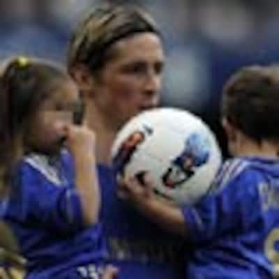 Fernando Torres presume de hijos en el terreno de juego tras su última victoria
