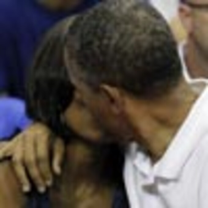 ¡Que se besen! Los Obama, pillados por la 'Kiss Cam' de un partido de baloncesto