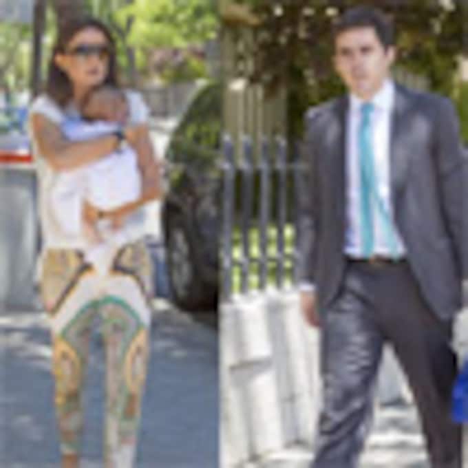 José María Aznar hijo y Mónica Abascal acuden junto a su hija de 3 meses a la primera comunión de su sobrino Alejandro
