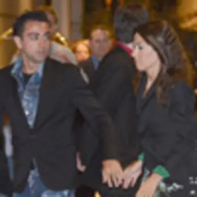 Xavi Hernández y su novia, Nuria Cunillera, donarán los regalos de su boda para construir un hospital