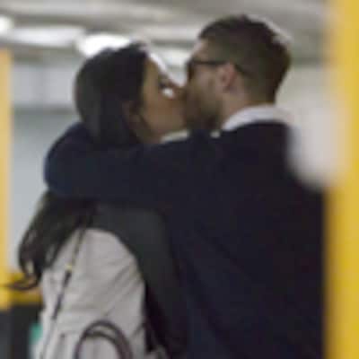 Sergio Ramos y Pilar Rubio demuestran su felicidad con besos