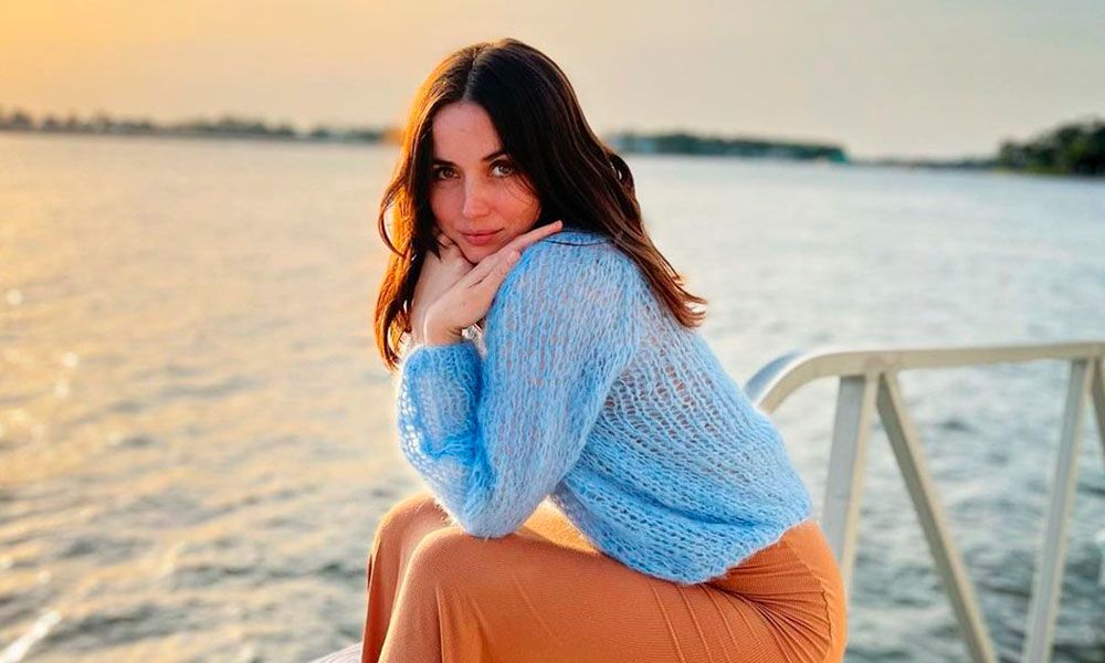 Ana de Armas su posado navideño en bikini y al natural