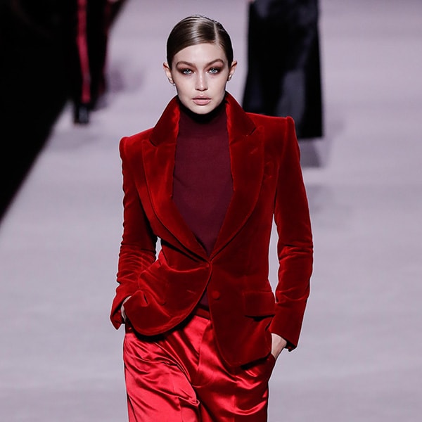 Alerta Fashion: terciopelo, cuero o satén, Tom Ford elige los tejidos del nuevo traje