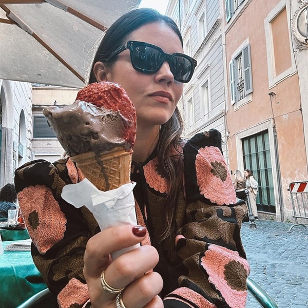 Isabelle Junot acierta en Roma con los dos looks de turista más 'chic'