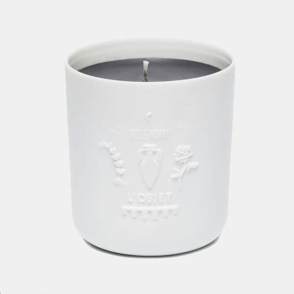 Vela de cerámica blanca