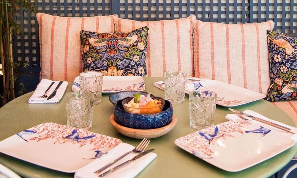 Viste tu mesa como las mejores anfitrionas para una cena de inspiración japonesa