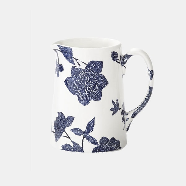 Jarra artesanal con motivos florales