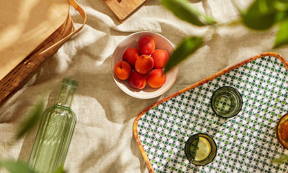 La ocasión lo merece: cómo decorar tu mesa para recibir en casa este verano
