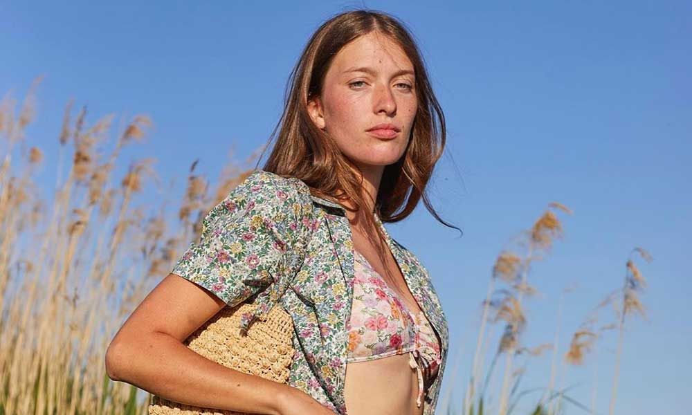 Estos capazos y toallas de playa son los más elegantes de la temporada