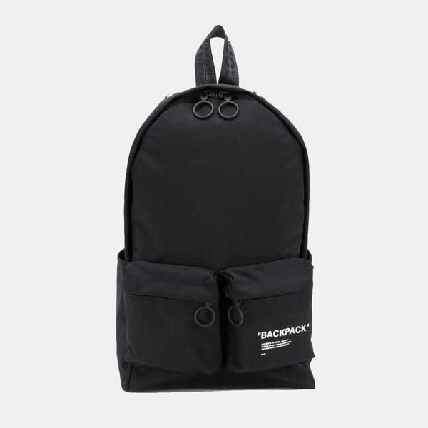 Mochila negra con doble bolsillo