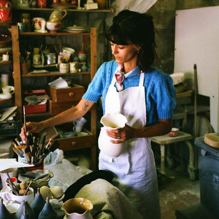 Nina Koltchitskaia con cerámica para Rouje