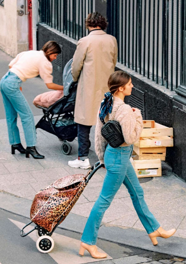 Mujer con ropa de Rouje