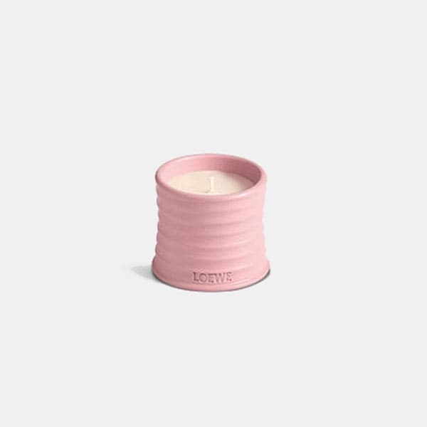 La vela más especial y minimalista de Loewe