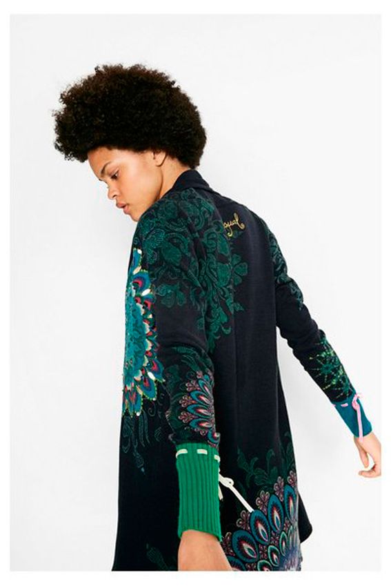 La moda outlet de Desigual ve incrementado su éxito Foto 2