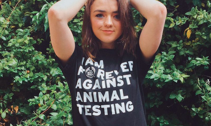 Las camisetas reivindicativas de Maisie Williams y otras 'celebs' que (seguro) querrías tener