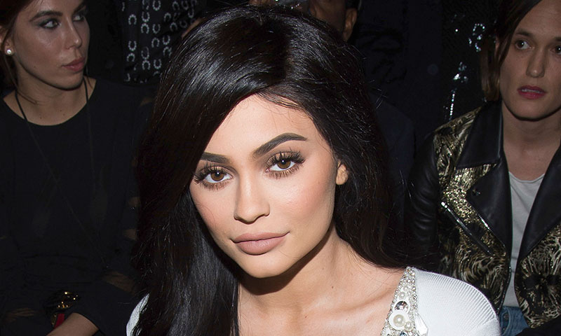 Kylie Jenner revoluciona la red con este body de inspiración noventas