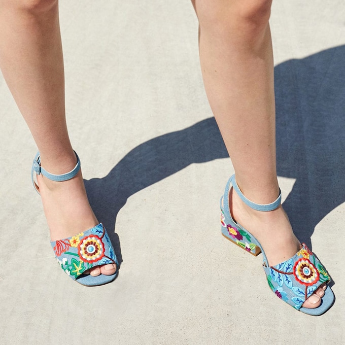 'Shopping': 15 sandalias divertidas (y muy originales) que darán vida a tus básicos