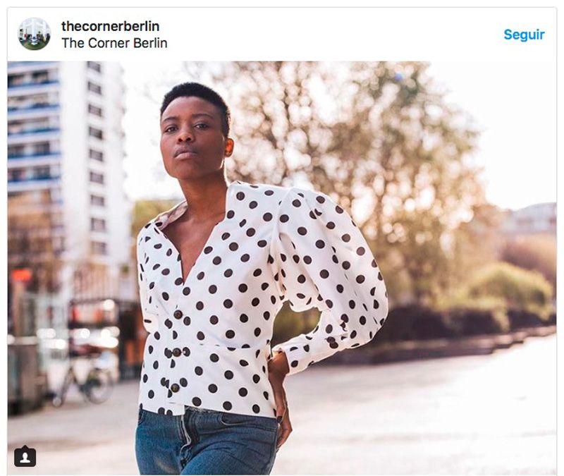 blusa blanca de lunares