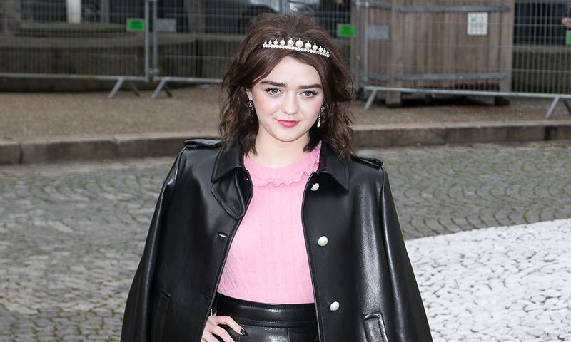 Maisie Williams hará que te conviertas en una adepta al dos piezas