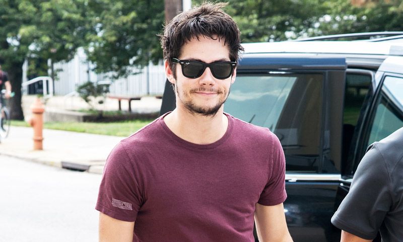 ¡Los tenemos! Fichamos para ti los 10 básicos del armario de Dylan O’Brien