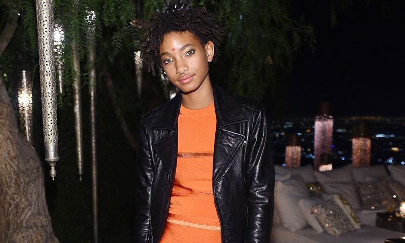 ¡Adictas al cuero! Ésta es la chaqueta que no dejarás de llevar este otoño, palabra de Willow Smith