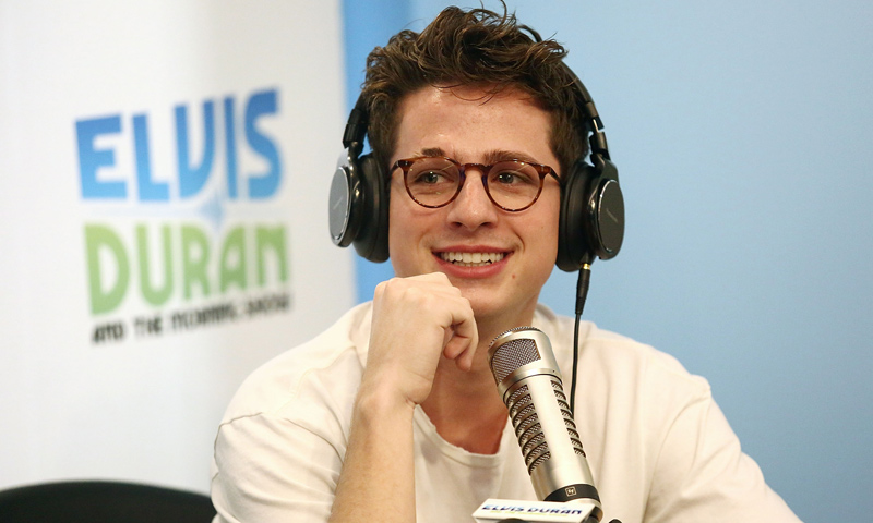 Charlie Puth y la elección perfecta de tus gafas de ver