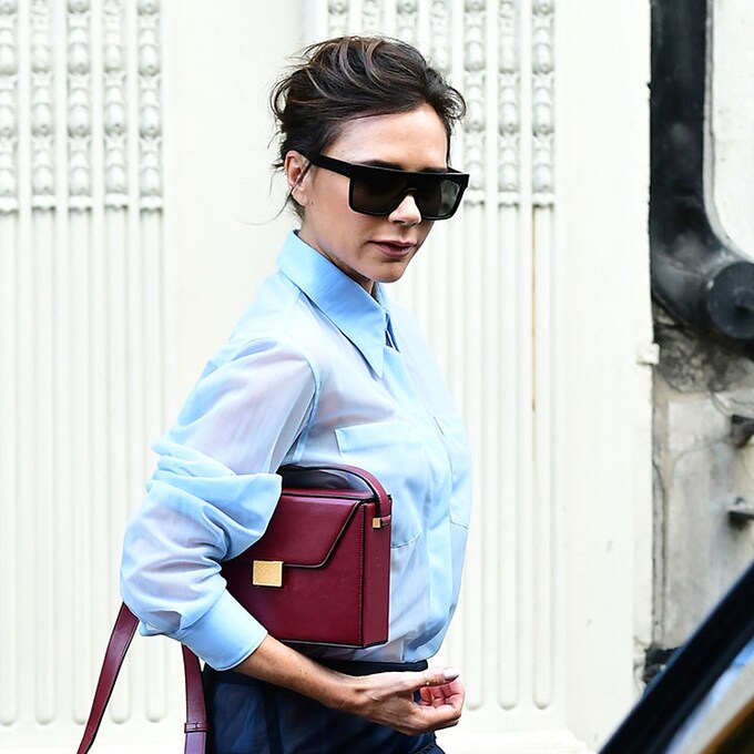 Victoria Beckham pone rumbo a Dublín con un nuevo 'total look' de su colección