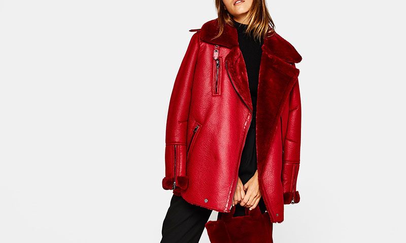 ¿Te gusta el color rojo? Así luce tu color favorito en la colección otoño-invierno de Bershka