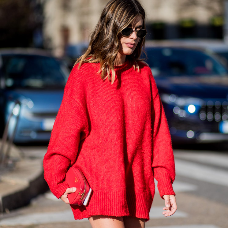 La nueva obsesión del 'street style': el 'total look' rojo incendia la calle y la pasarela