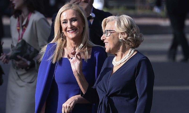 El llamativo y patriótico bolso que Cristina Cifuentes ha lucido el Día de la Fiesta Nacional