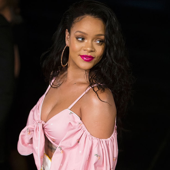 ¿Quién firma el último 'look' imposible de Rihanna?