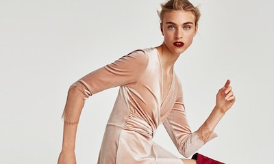Vestidos Zara de terciopelo para 'looks' de otoño cálidos, suaves y versátiles