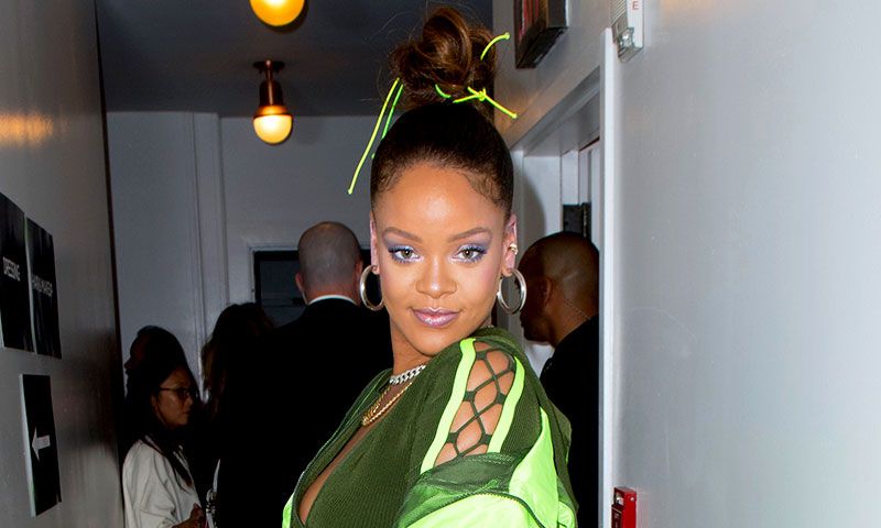 ¿Quién firma la exclusiva ‘bomber’ de Rihanna?