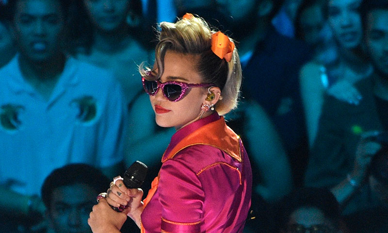 El nuevo 'look' de Miley Cyrus en ‘La Voz’ demuestra que ama esta firma española
