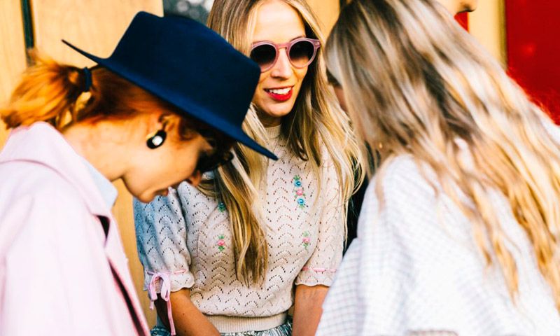 Adivina, adivinanza: ¿Imaginas qué 4 complementos muy 'posh' han vuelto?