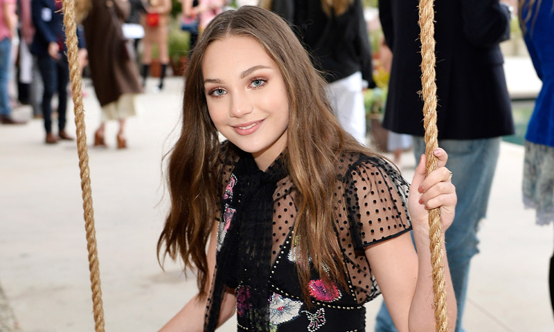 Maddie Ziegler looks alfombra roja