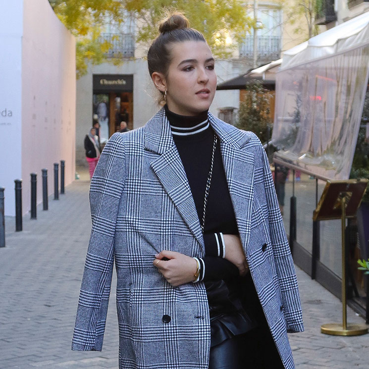 Alba Díaz emula a su madre, Vicky Martín Berrocal, con un llamativo 'look'