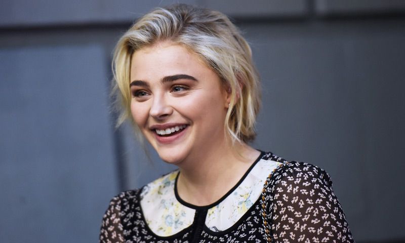 'Retro & Cool': Chloë Grace Moretz marca tendencia con un estilo de cine