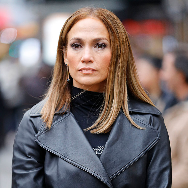 El polémico bolso personalizado de Jennifer Lopez está ahora rebajado