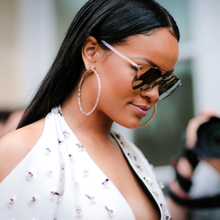 El 'total look' blanco es el nuevo negro, lo dice Rihanna