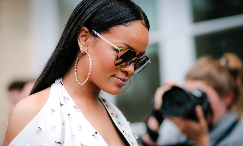El 'total look' blanco es el nuevo negro, lo dice Rihanna
