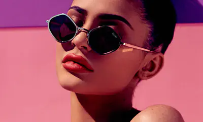 Kylie Jenner quiere que hablemos de… gafas de sol