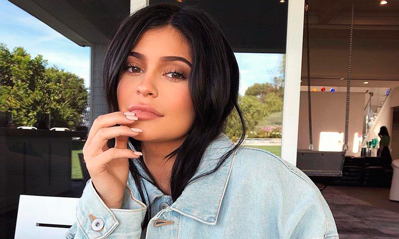 En este adorable 'look' de Kylie Jenner está la última prenda viral