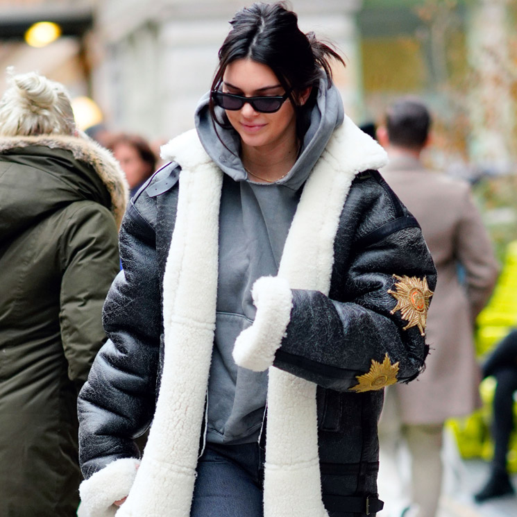 Sí, Kendall Jenner también repite pantalones (y en días consecutivos)