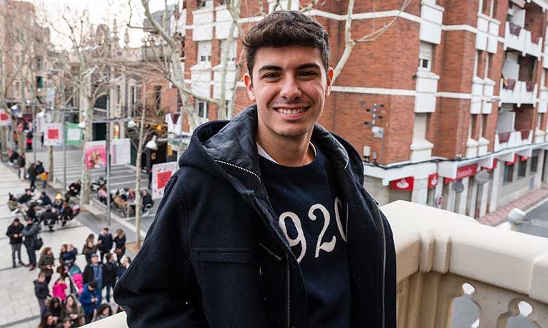 Alfred se enfunda la cazadora favorita de Paula Echevarría