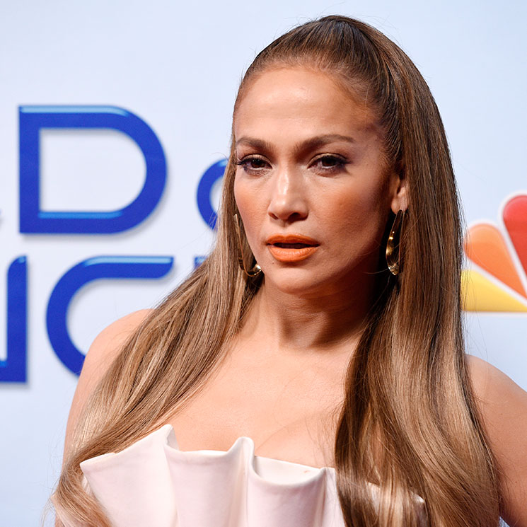 Jennifer Lopez se adelanta a la primavera con un exclusivo 'look'