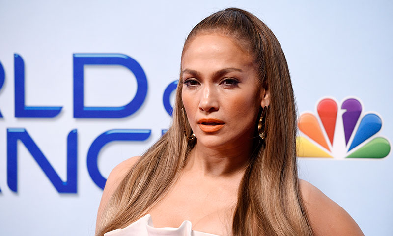 Jennifer Lopez se adelanta a la primavera con un exclusivo 'look'