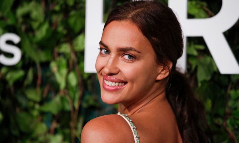Irina Shayk y su perfecto 'look' de aeropuerto: un 'pijama' renovado