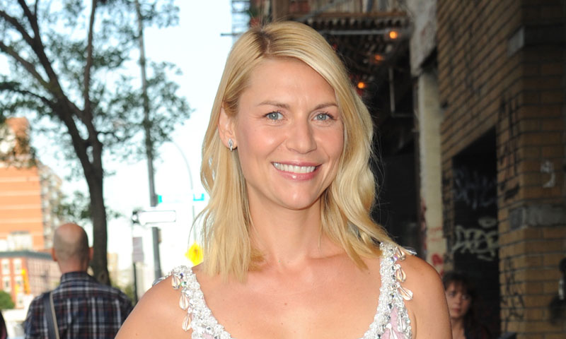 Claire Danes, una romántica premamá con aire oriental